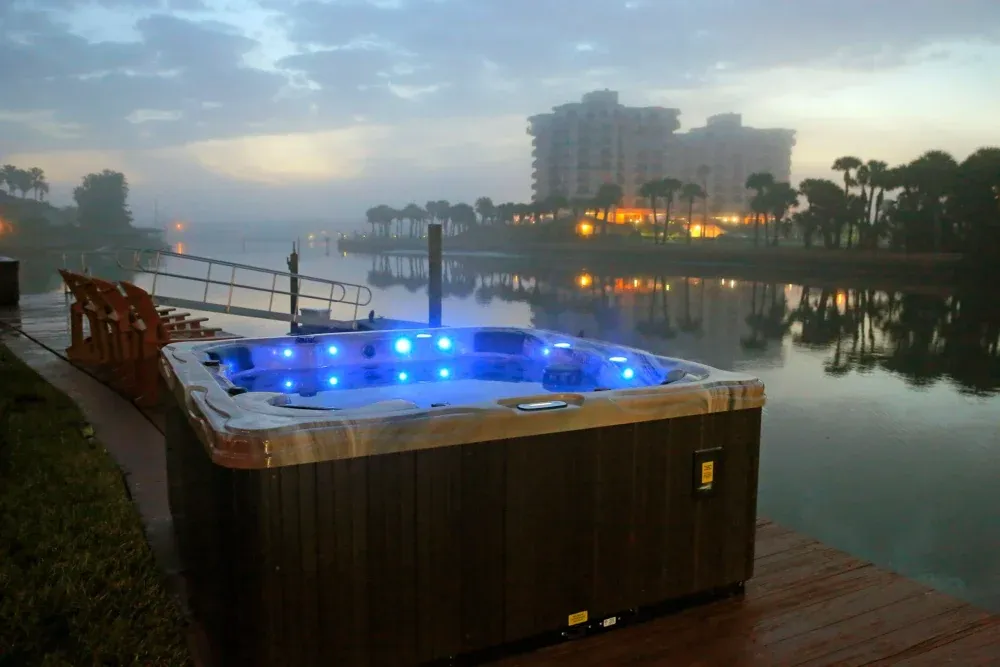 CS-6 Hot Tub - Image 2