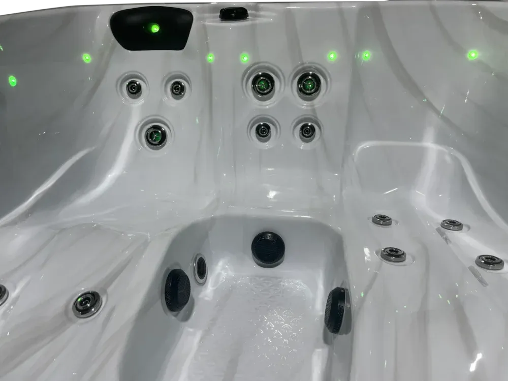 CX-4 Hot Tub - Image 3