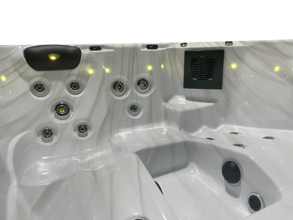 CX-4 Hot Tub - Image 4