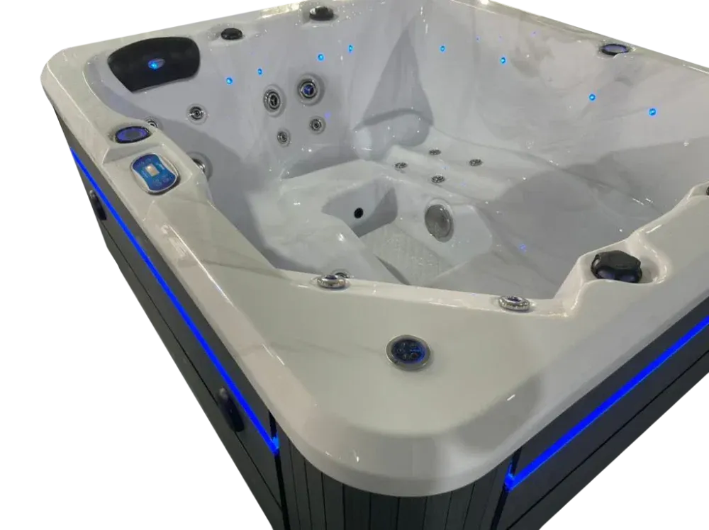 CX-4 Hot Tub - Image 7