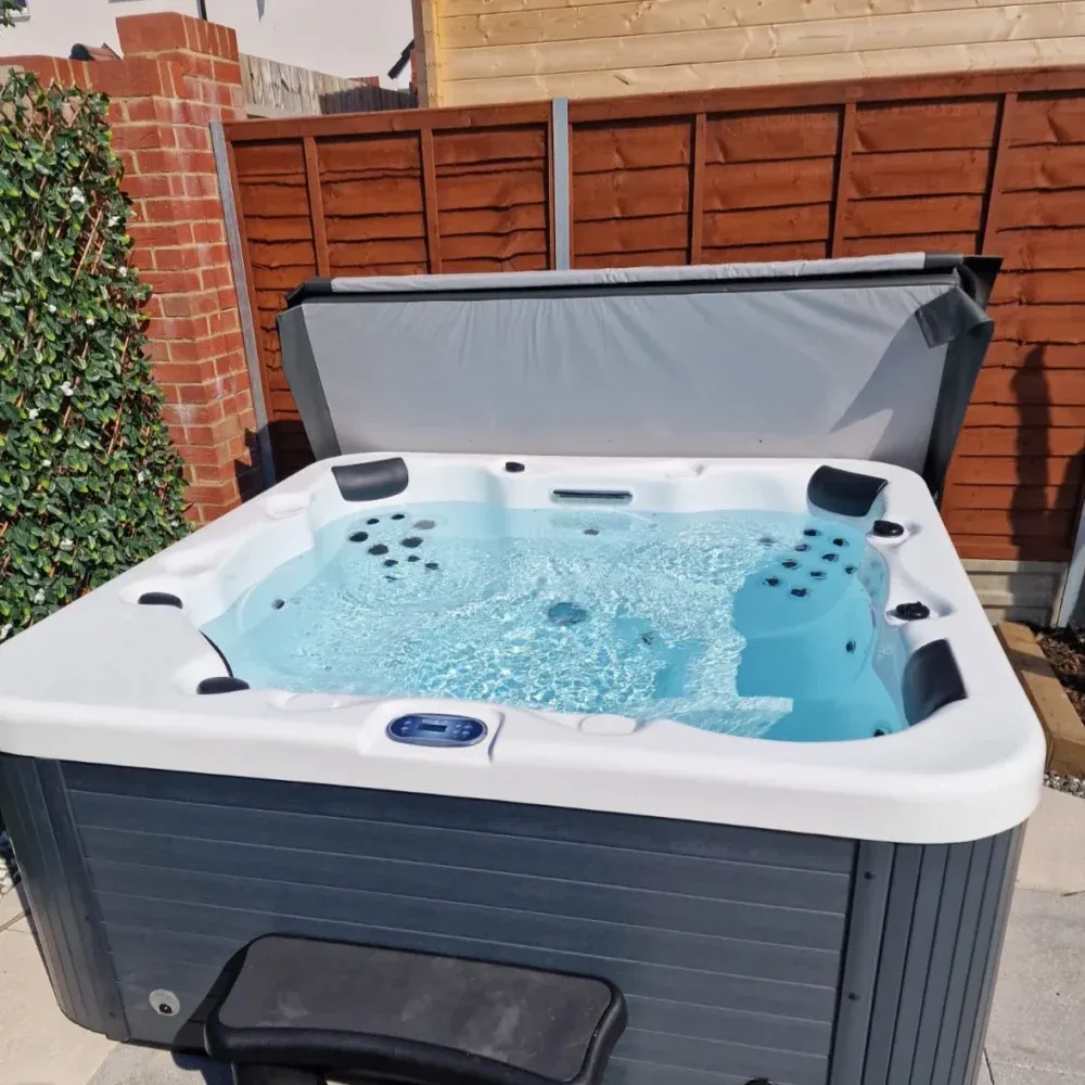 Eclipse Hot Tub - Image 4