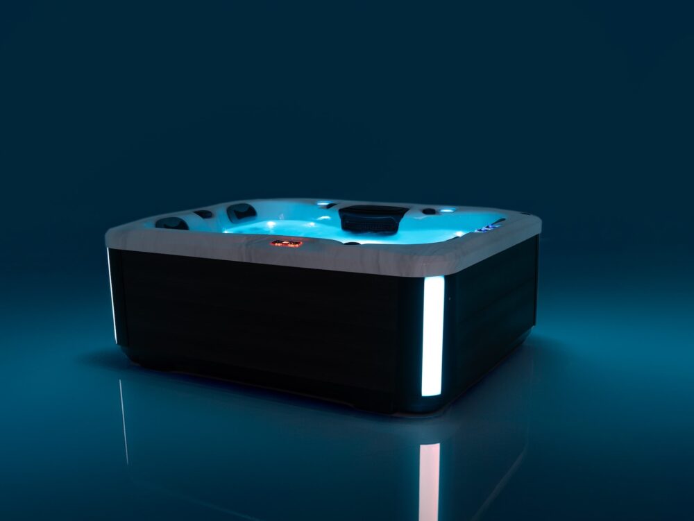 The Lark Hot Tub - Image 5