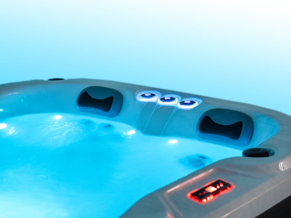 The Lark Hot Tub - Image 11