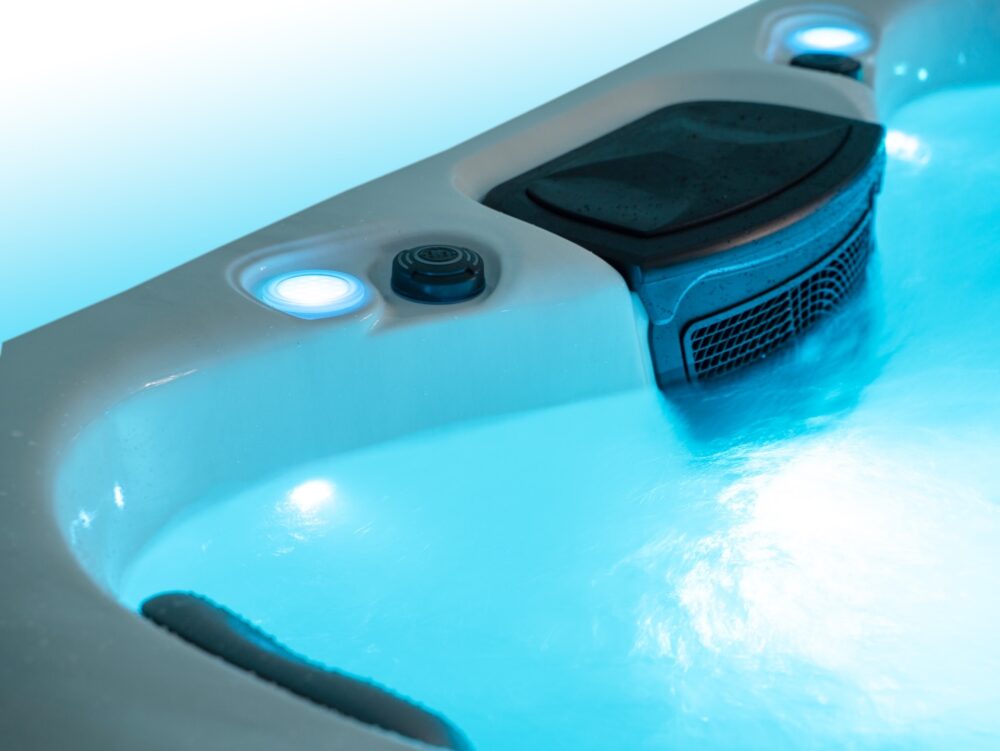The Lark Hot Tub - Image 10