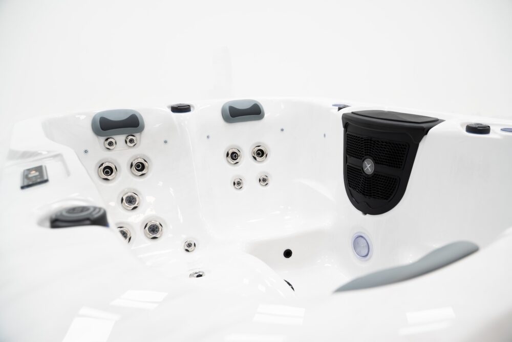 The Lark Hot Tub - Image 9