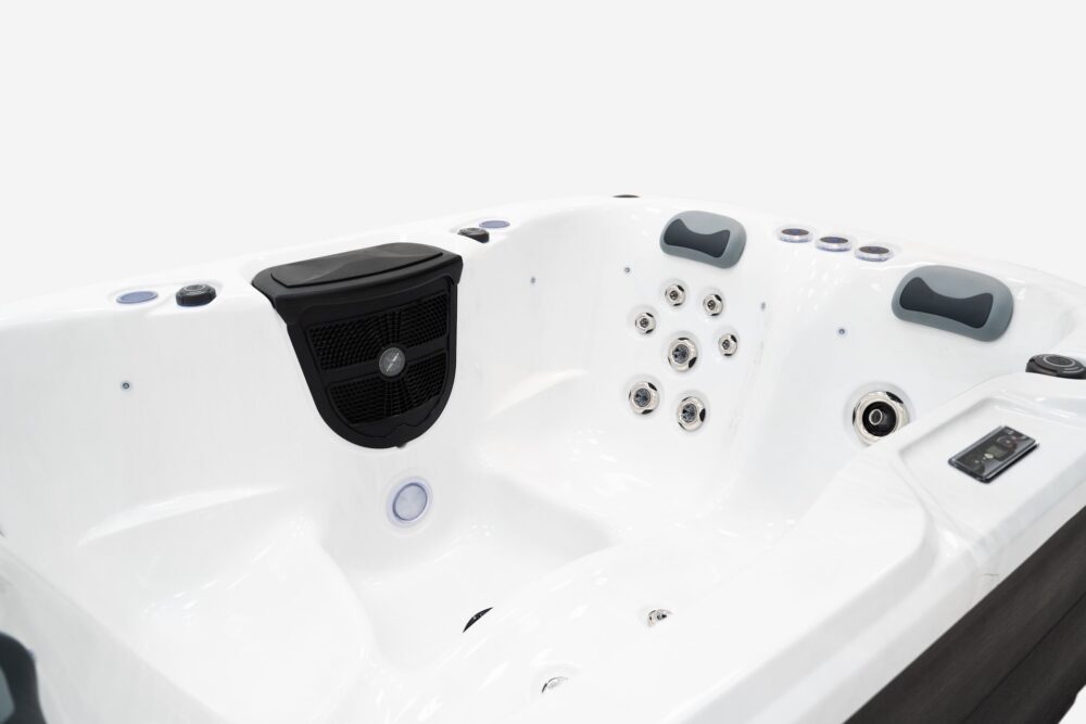 The Lark Hot Tub - Image 7