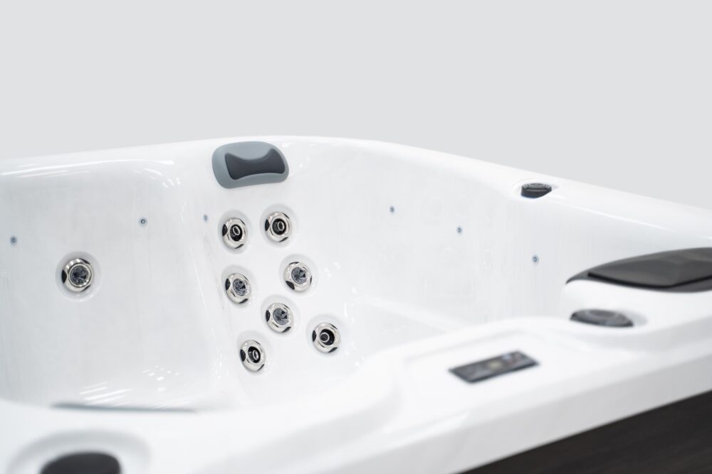 The Oulton Hot Tub - Image 9