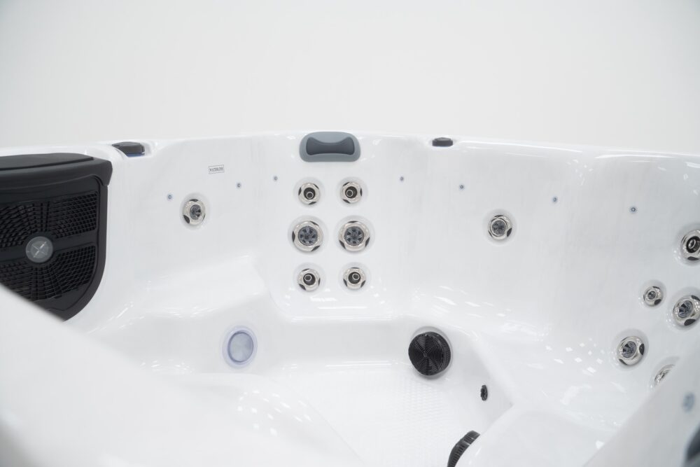 The Oulton Hot Tub - Image 6