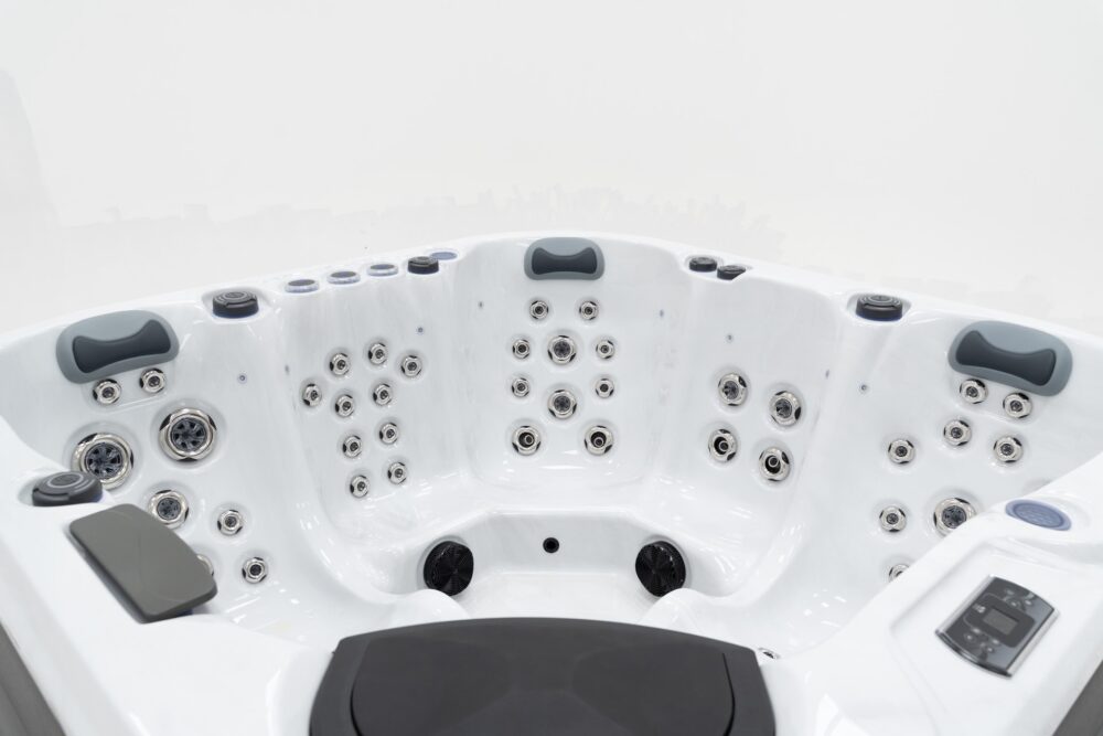 The Deben Hot Tub - Image 14