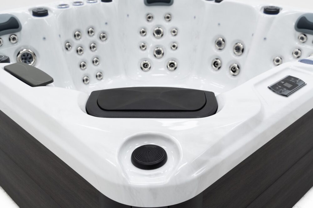 The Deben Hot Tub - Image 6