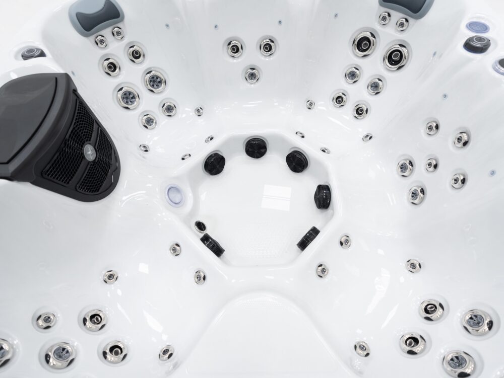 The Waveney Hot Tub - Image 4