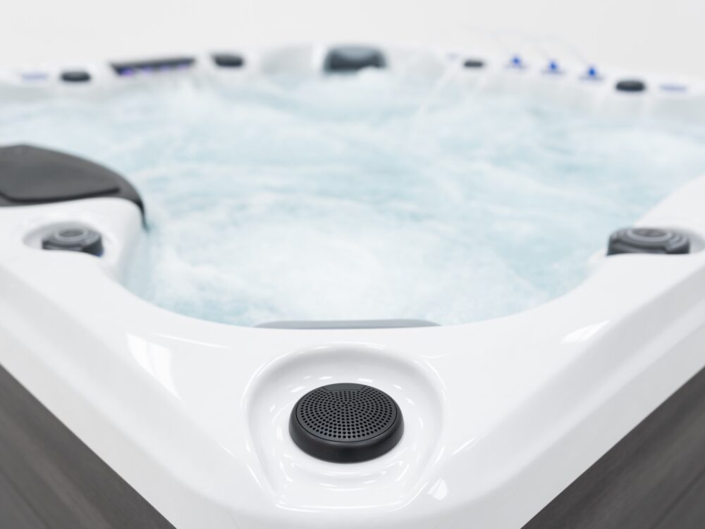 The Waveney Hot Tub - Image 3