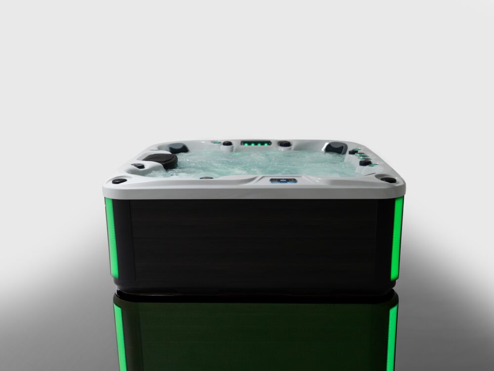 The Waveney Hot Tub - Image 14